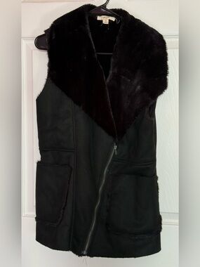 Women's Black Faux Shearling Vest with Plush Collar